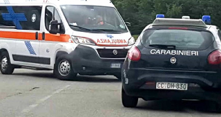 Turista muore in bici sotto gli occhi del figlio a Mergo
